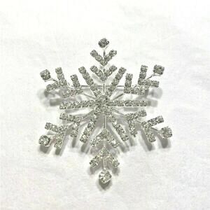 NWOT Christmas Holiday Brooch Festive Silvertone White Rhinestone Snowflake Pin